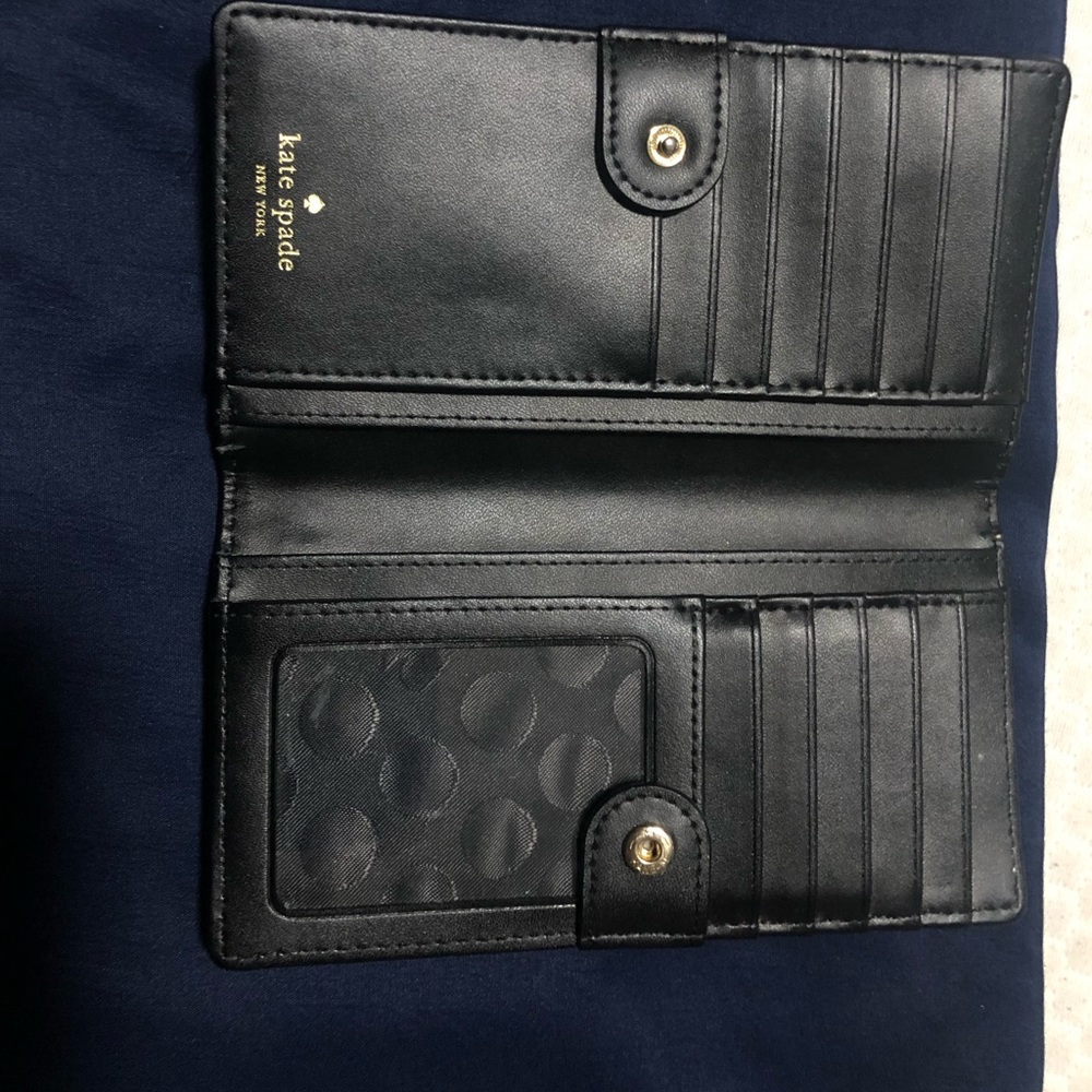 Kate Spade Wallet. - Picture 2 of 2